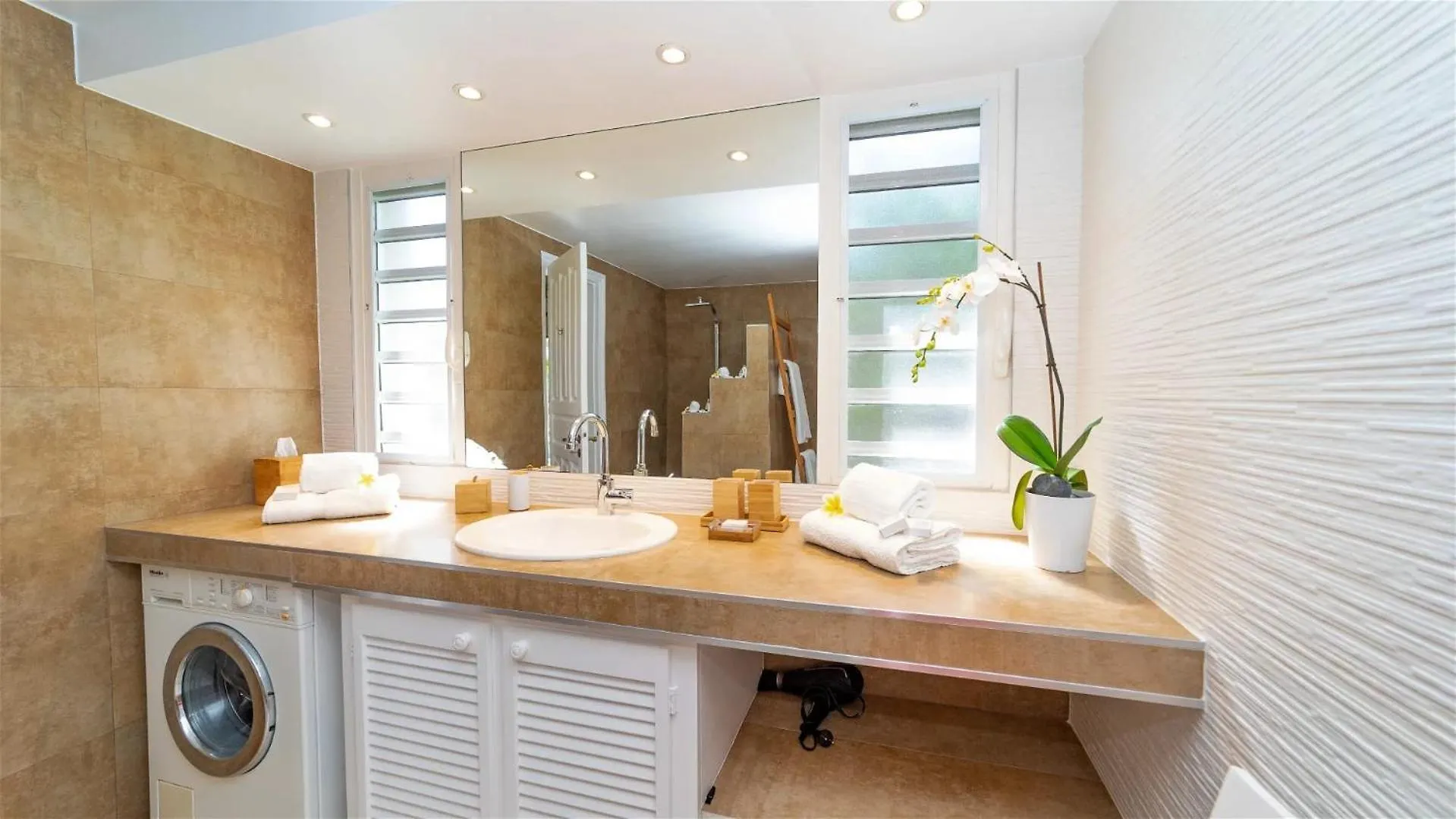 Serene 1BVilla where Romance Meets Tropical Beauty Marigot فيلة