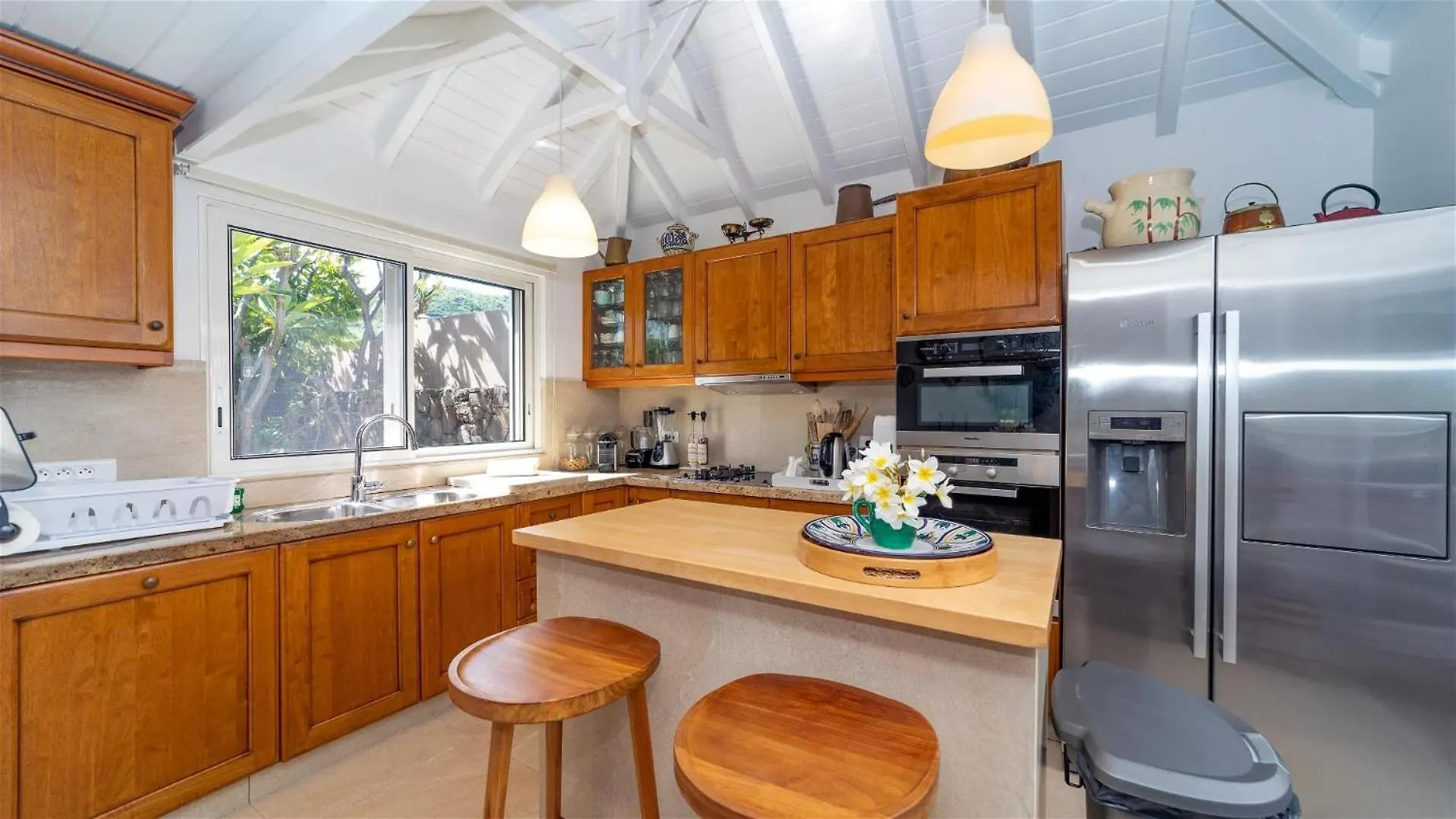 Serene 1BVilla where Romance Meets Tropical Beauty Marigot فيلة